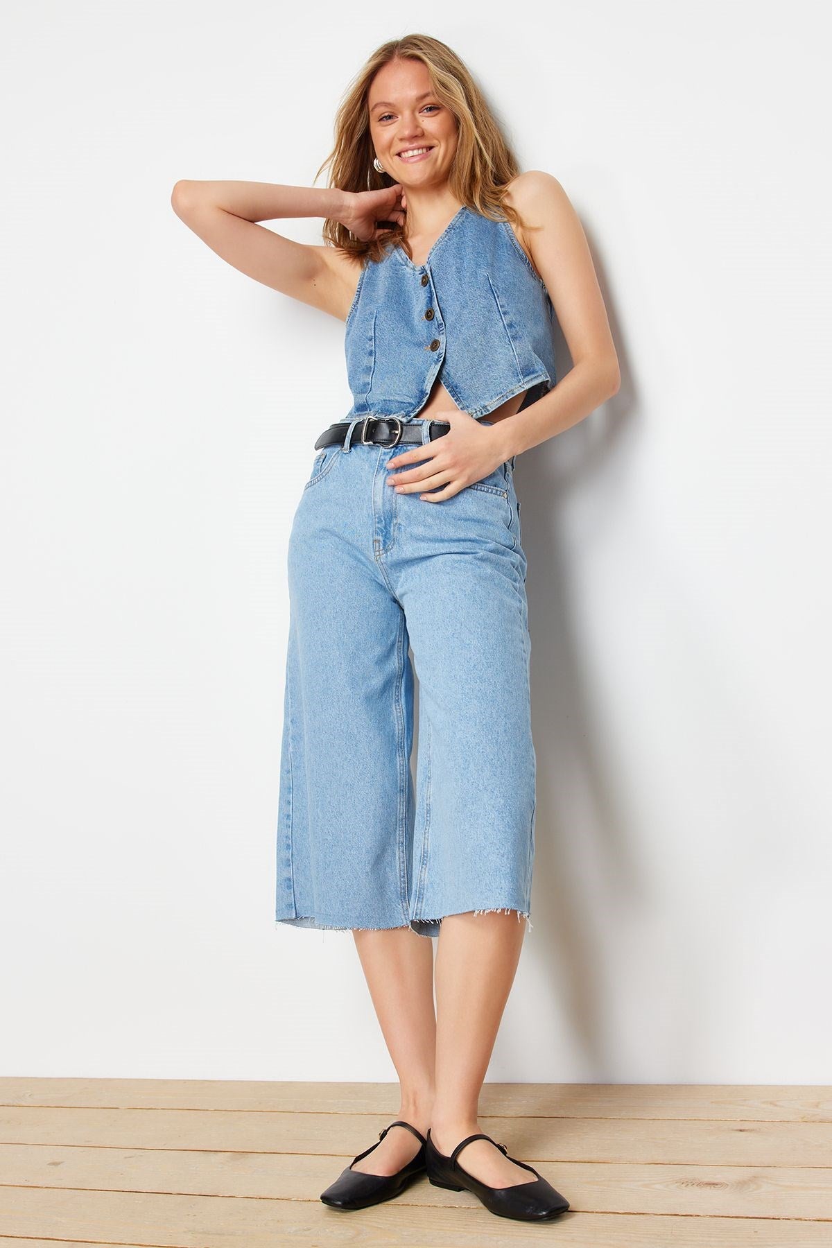 Blue More Sustainable High Waist Denim Bermuda Twoss24sr00159