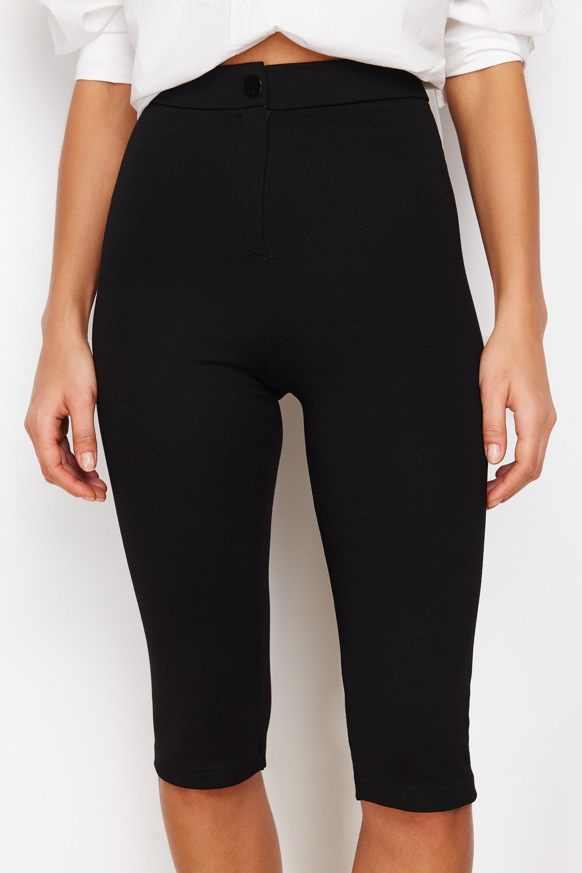 Black Plain Slim Short Leg Normal Waist Pants Twoss24pl00099