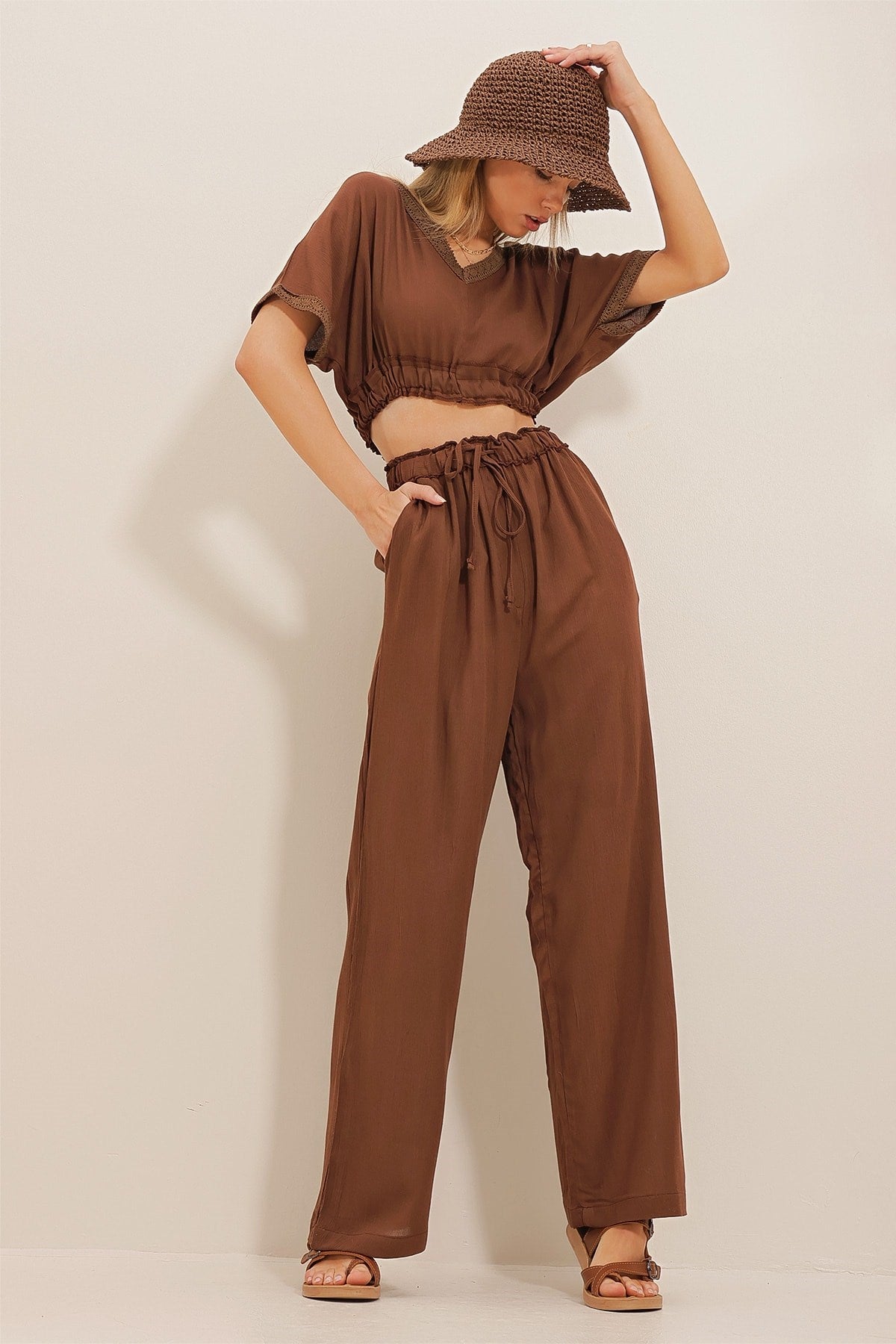 Women's Light Beige Collar Striped Crop Top And Palazzo Pants Suit Alc-x10652