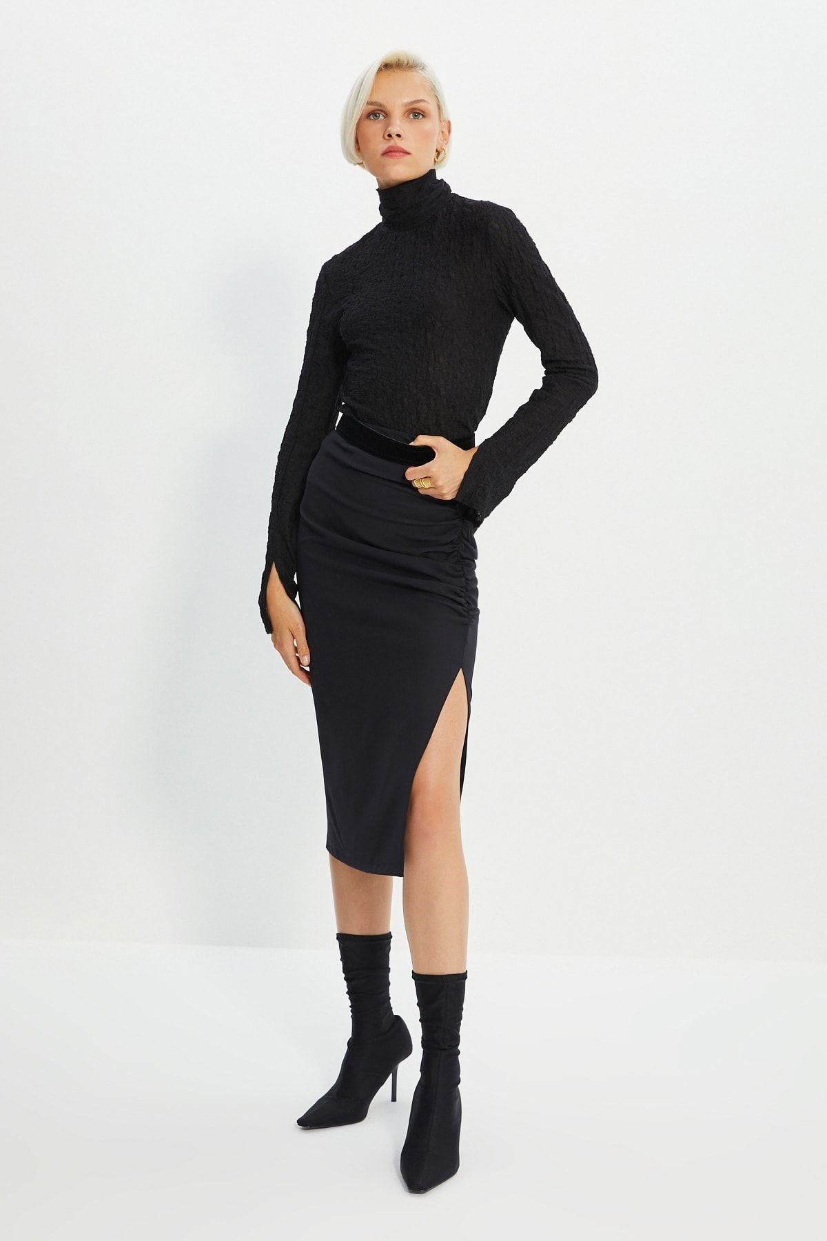 Black Basic Slit Detailed Midi Woven Skirt Twoss20et0045