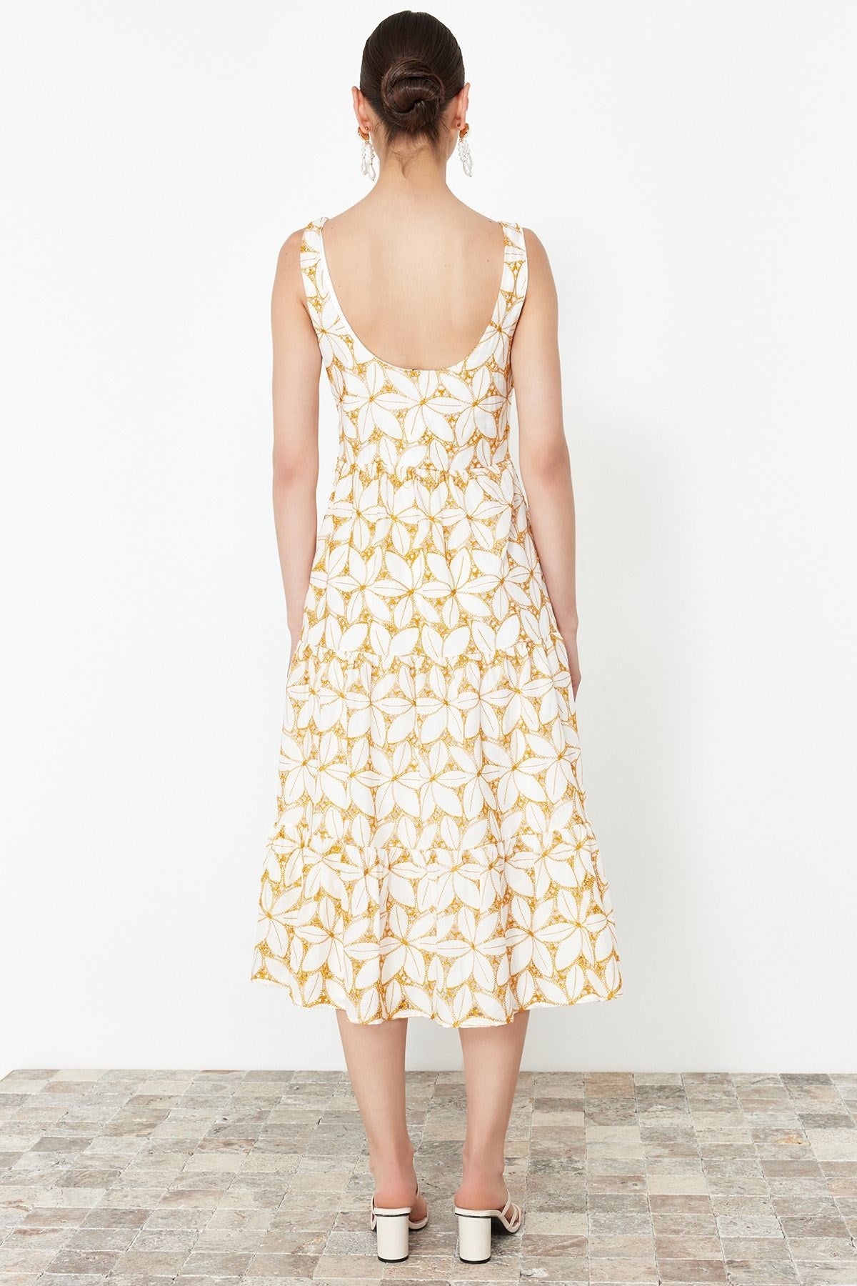 Yellow V-neck Midi Woven Floral Embroidery Dress Twoss24el00796