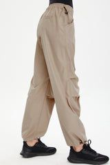 Women Grey Woven Outdoor Parachute Cargo Pockets Loose Leg Pants 0831 Tb23wl05s0831-1