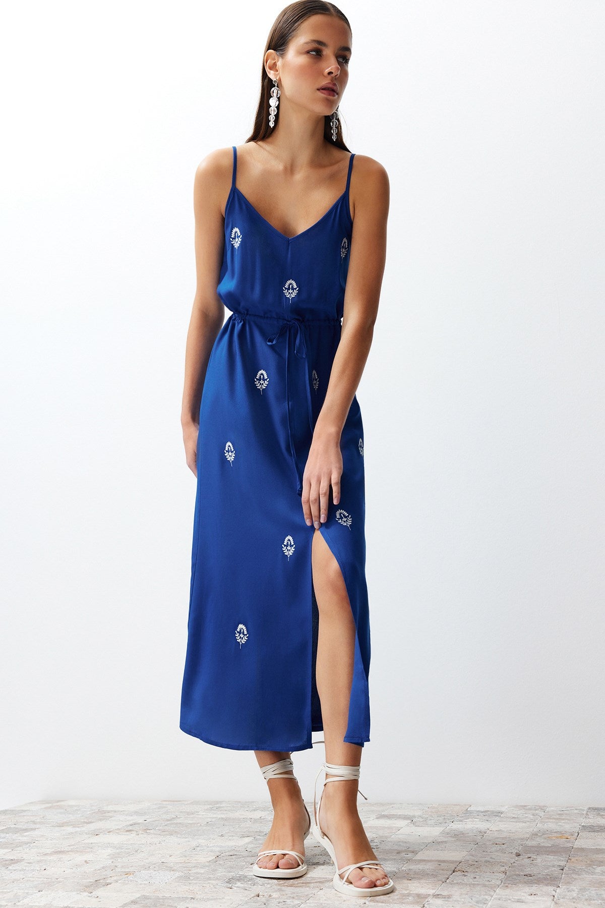 Indigo A-cut Embroidered V-neck Midi Woven Dress Twoss23el01431