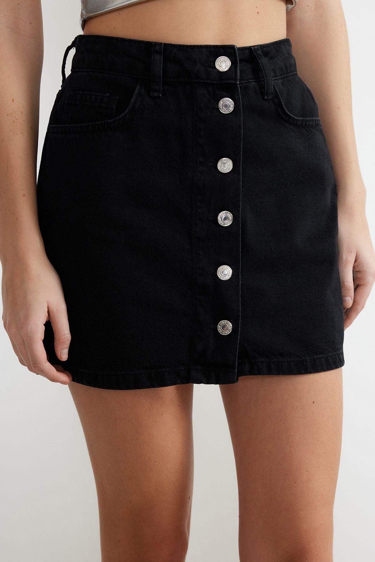 Black Front Buttoned High Waist Mini Denim Skirt Twoss24et00083