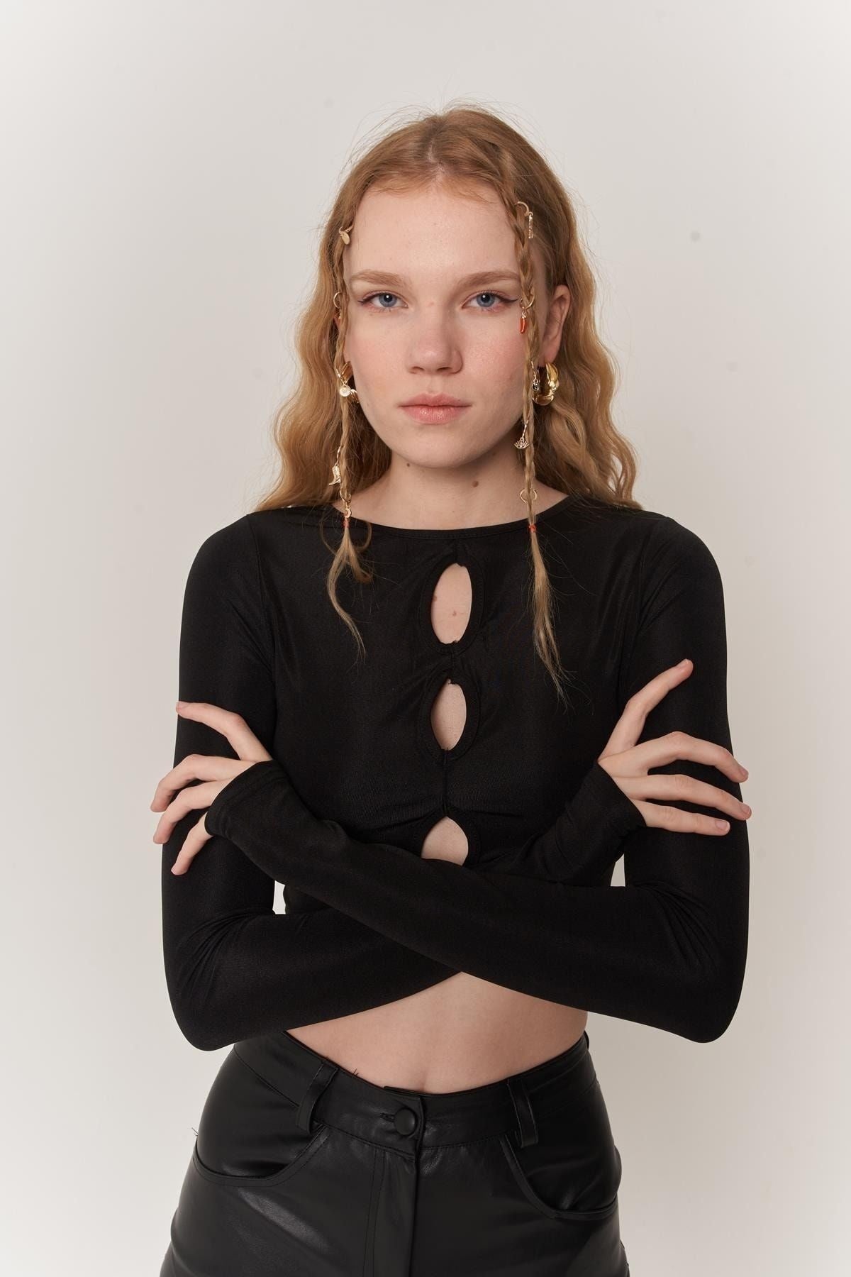 Crew Neck Long Sleeve Chest Detailed Crop Frank Blouse Black Hlfrankblouse