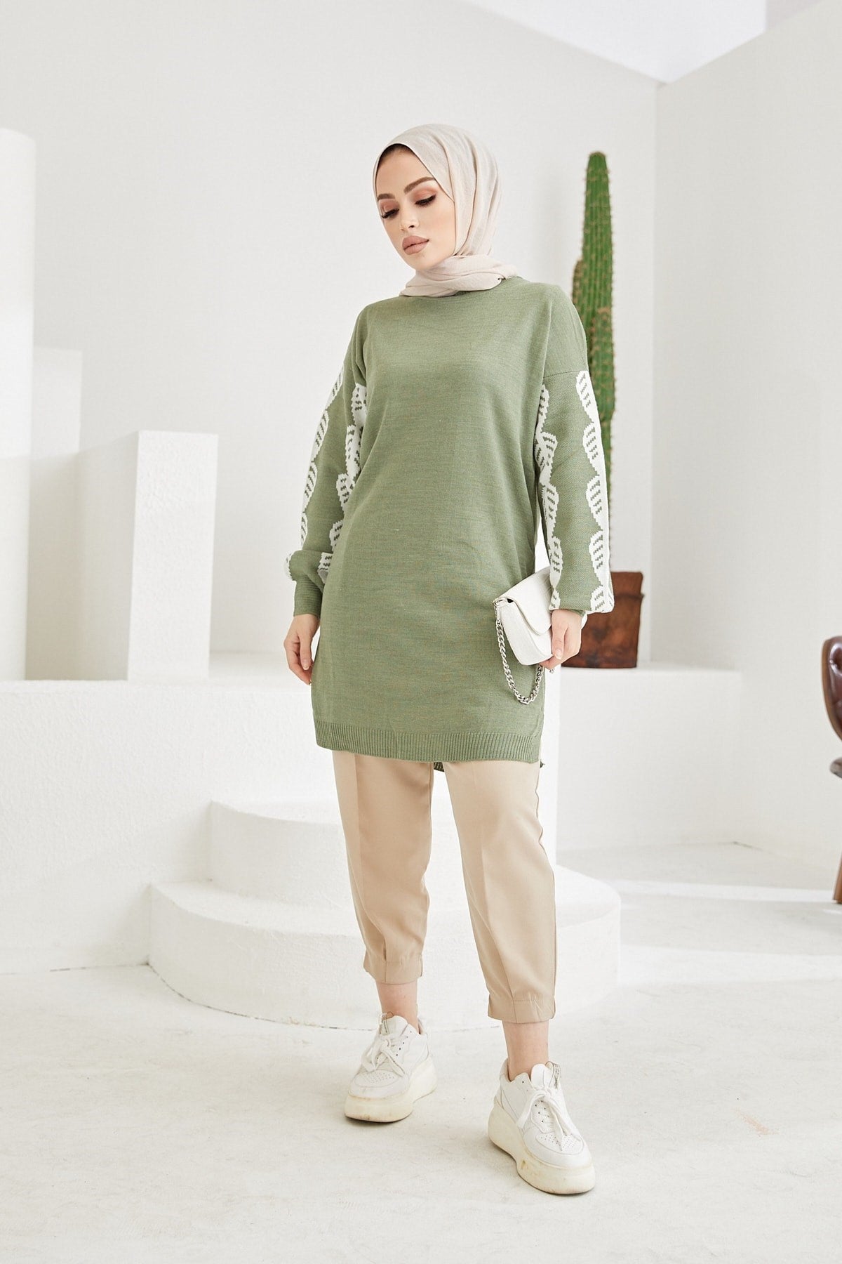 Sleeve Embroidered Knitwear Sweater Kyd100