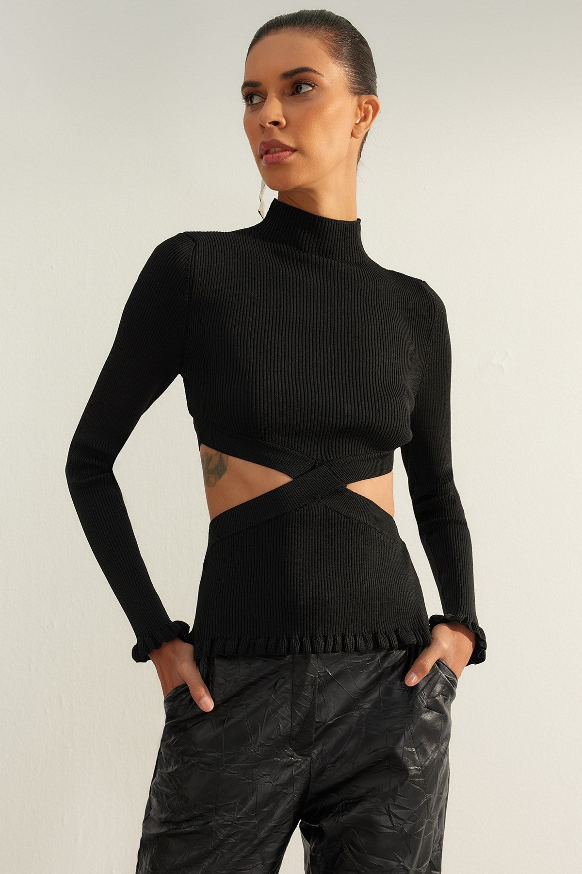 Limited Edition Black Window/cut Out Knitwear Sweater Twoaw24kz01240