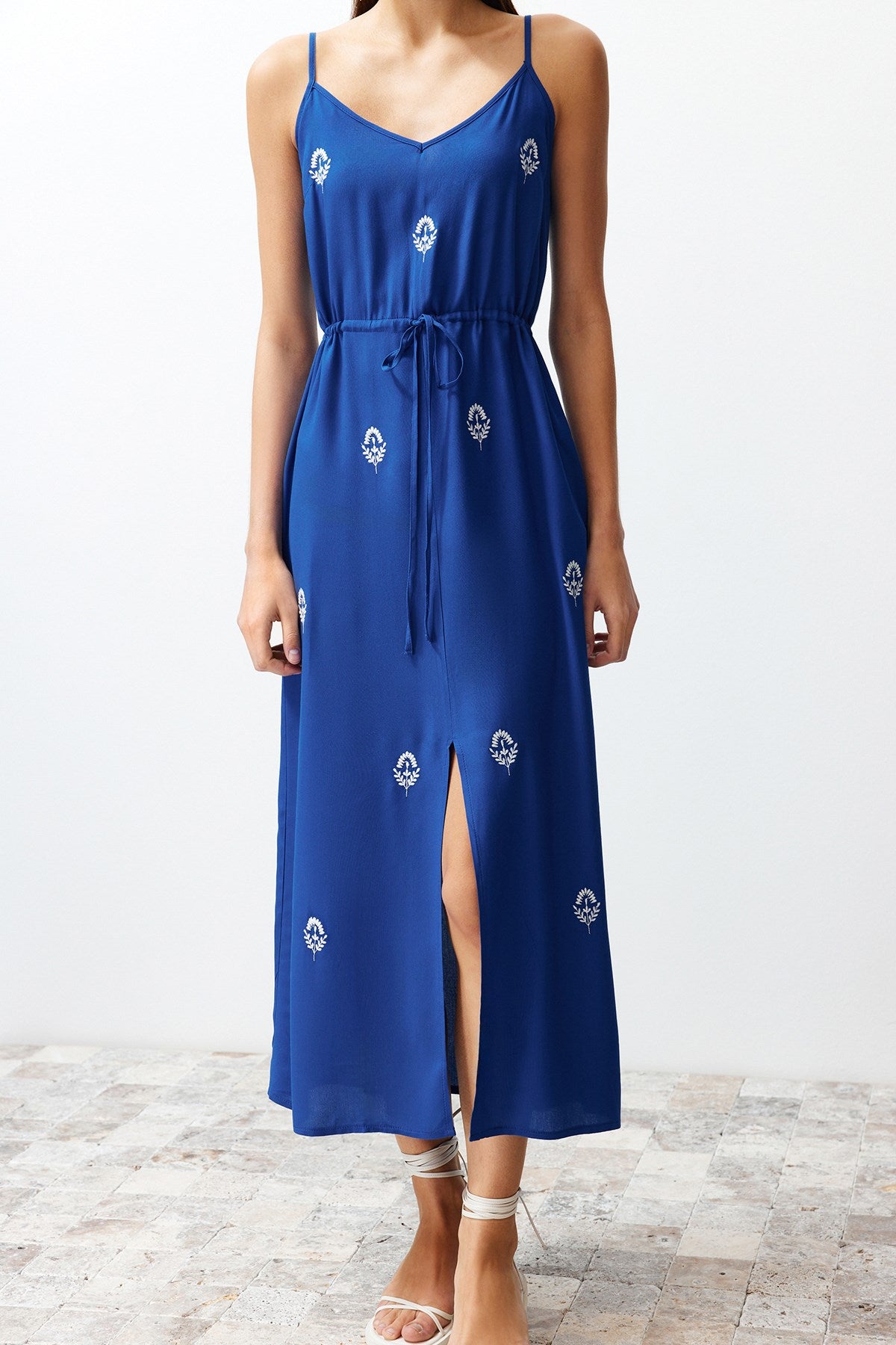 Indigo A-cut Embroidered V-neck Midi Woven Dress Twoss23el01431