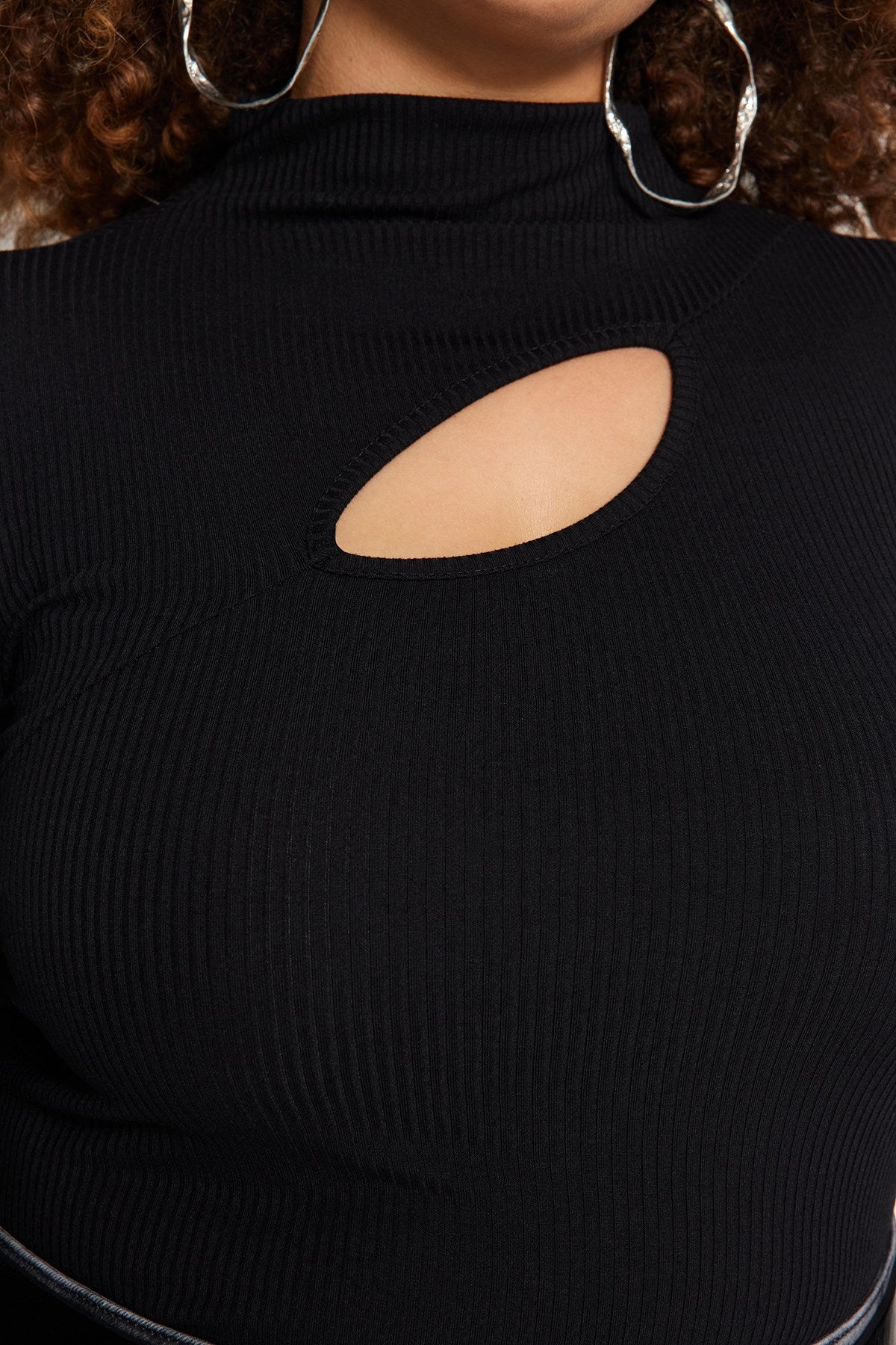 Black Round Neck Window/cut-out Detailed Knitted Blouse Tbbaw24af00049