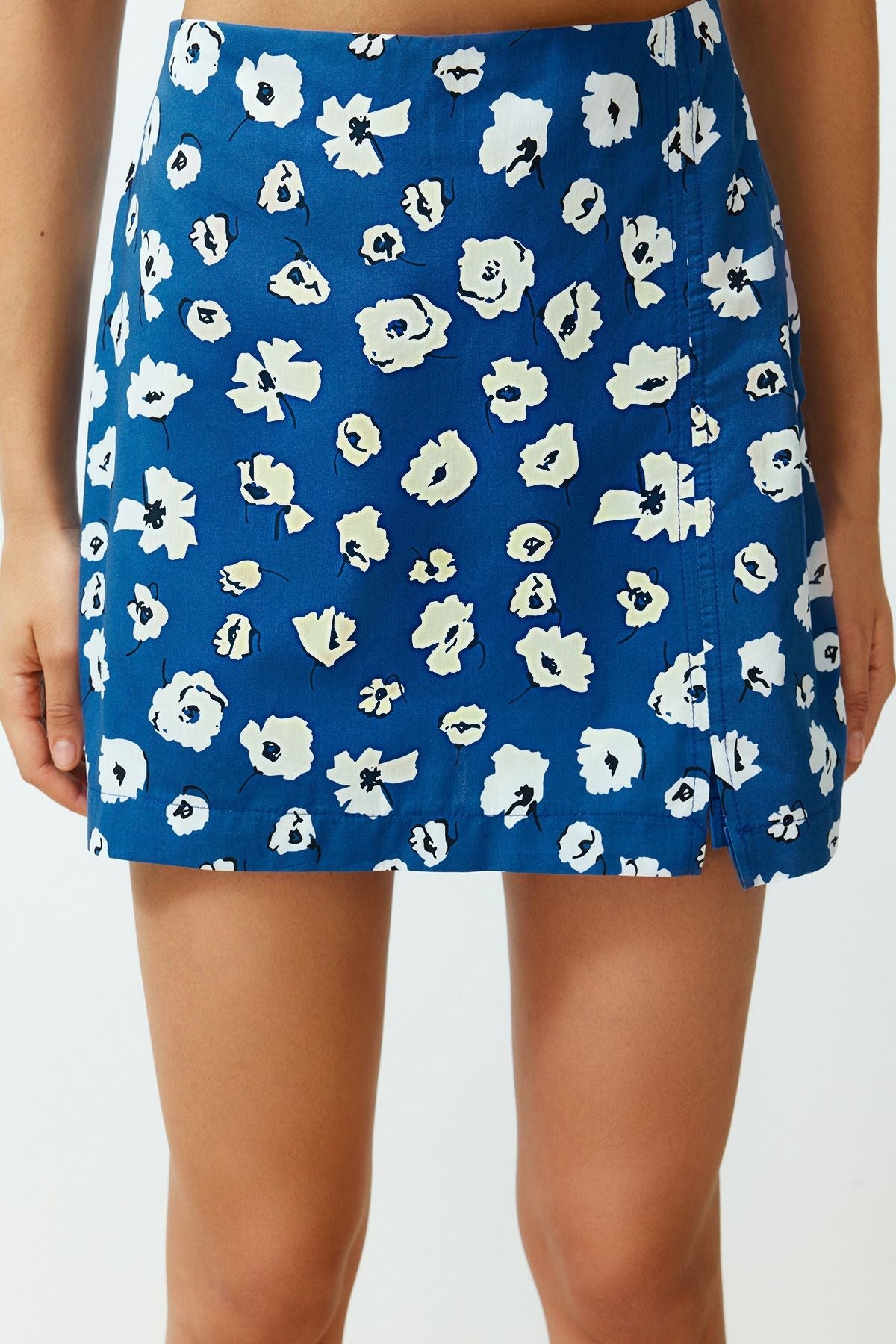 Blue Floral Pattern Woven Shorts Skirt Twoss24sr00011