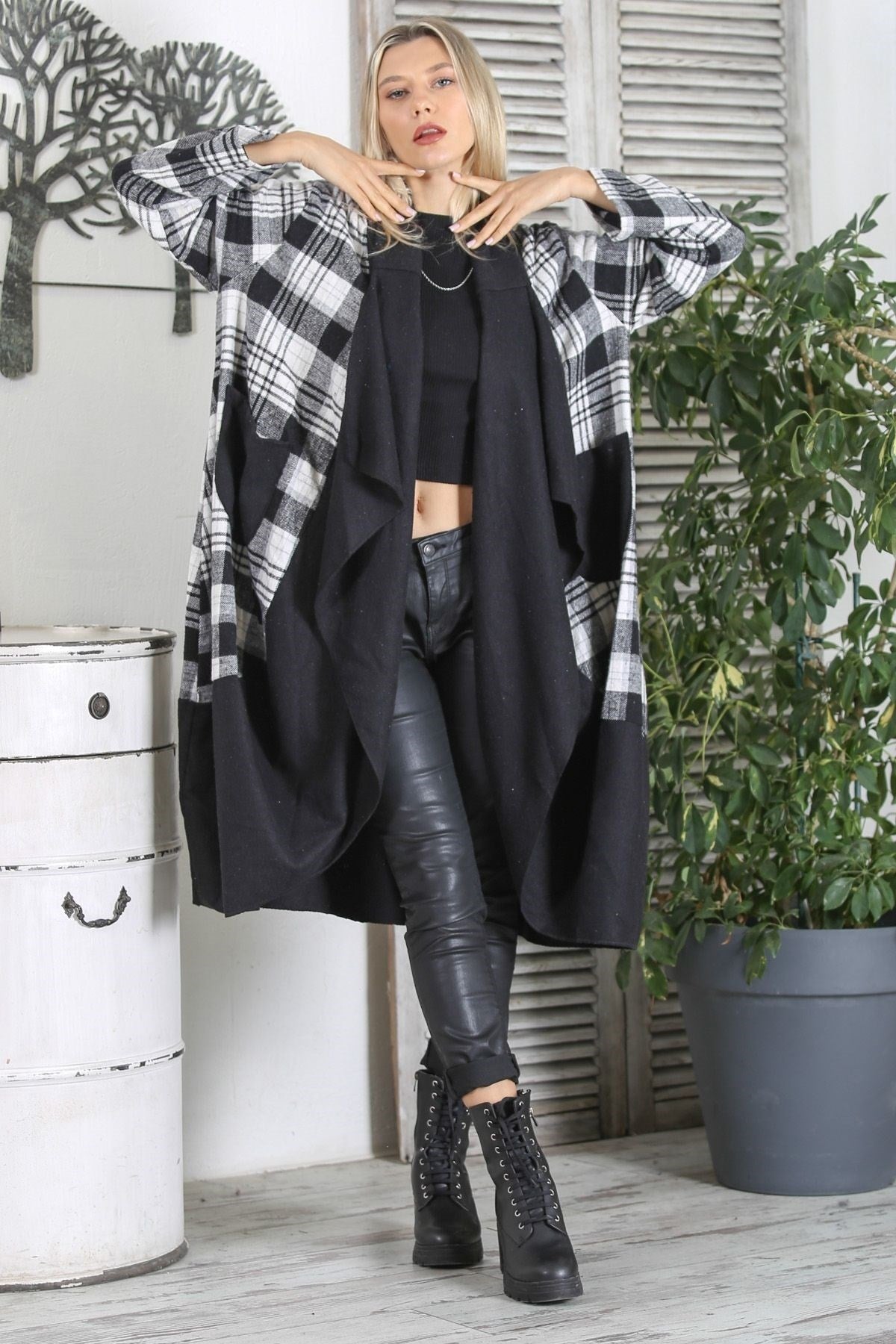 Black And White Handkerchief Collar Long Sleeve Plaid Double Pockets Long Fit Woven Slipknot Coat M1