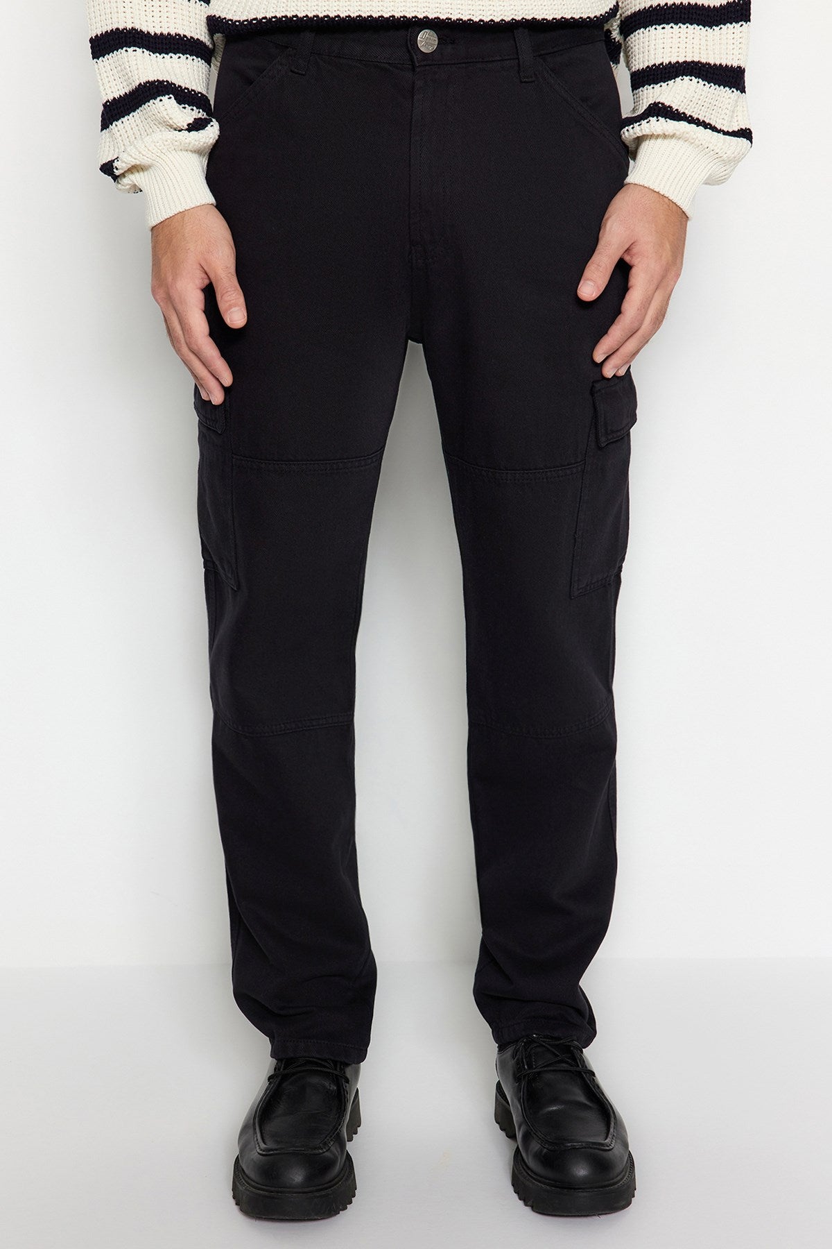 Men's Black Pocket Woven Cargo Pants Tmnaw24pl00020