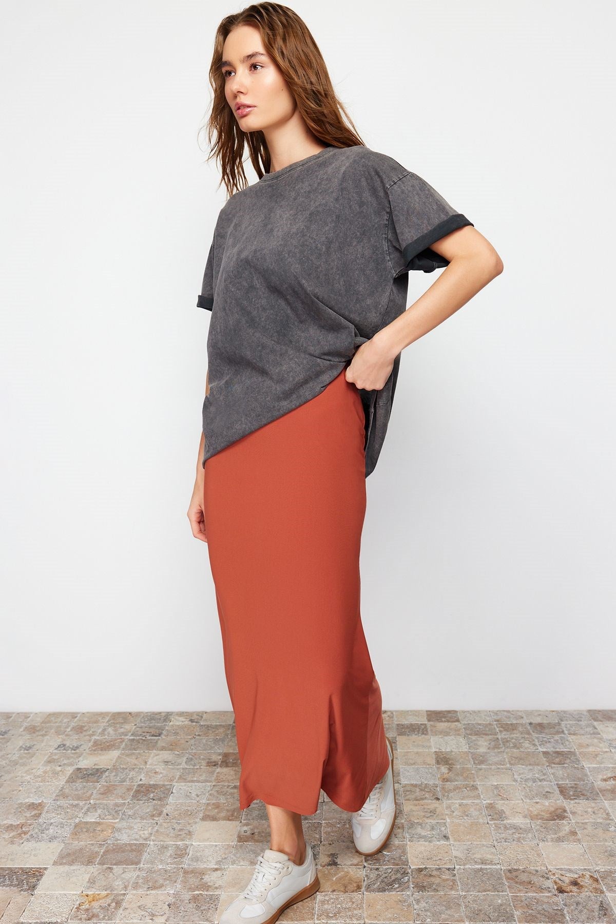 Cinnamon Body-fitting Fish Form Flexible Maxi Skirt Twoss24et00155