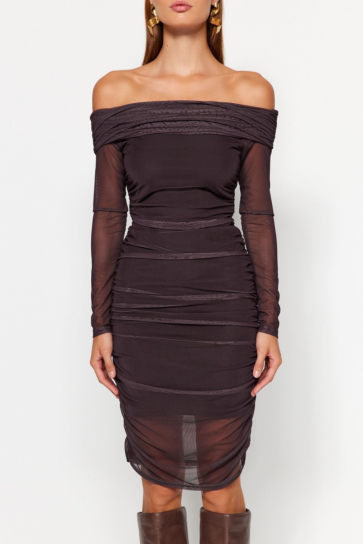 Brown Carmen Neckline Body-fitting Tulle Lined Midi Ruffle Knit Dress Twoaw24el00146