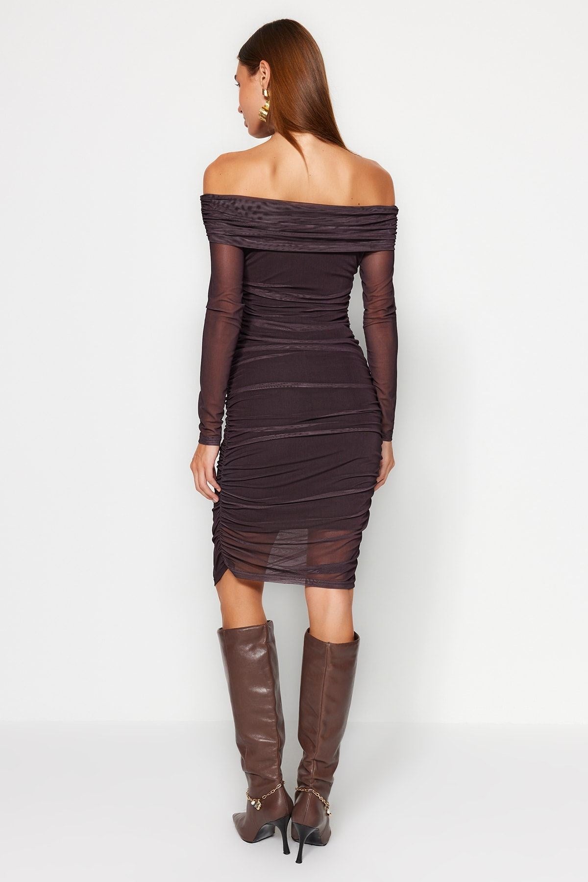 Brown Carmen Neckline Body-fitting Tulle Lined Midi Ruffle Knit Dress Twoaw24el00146