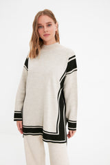 Stone Striped Straight Collar Knitwear Sweater Tctaw22ak0163