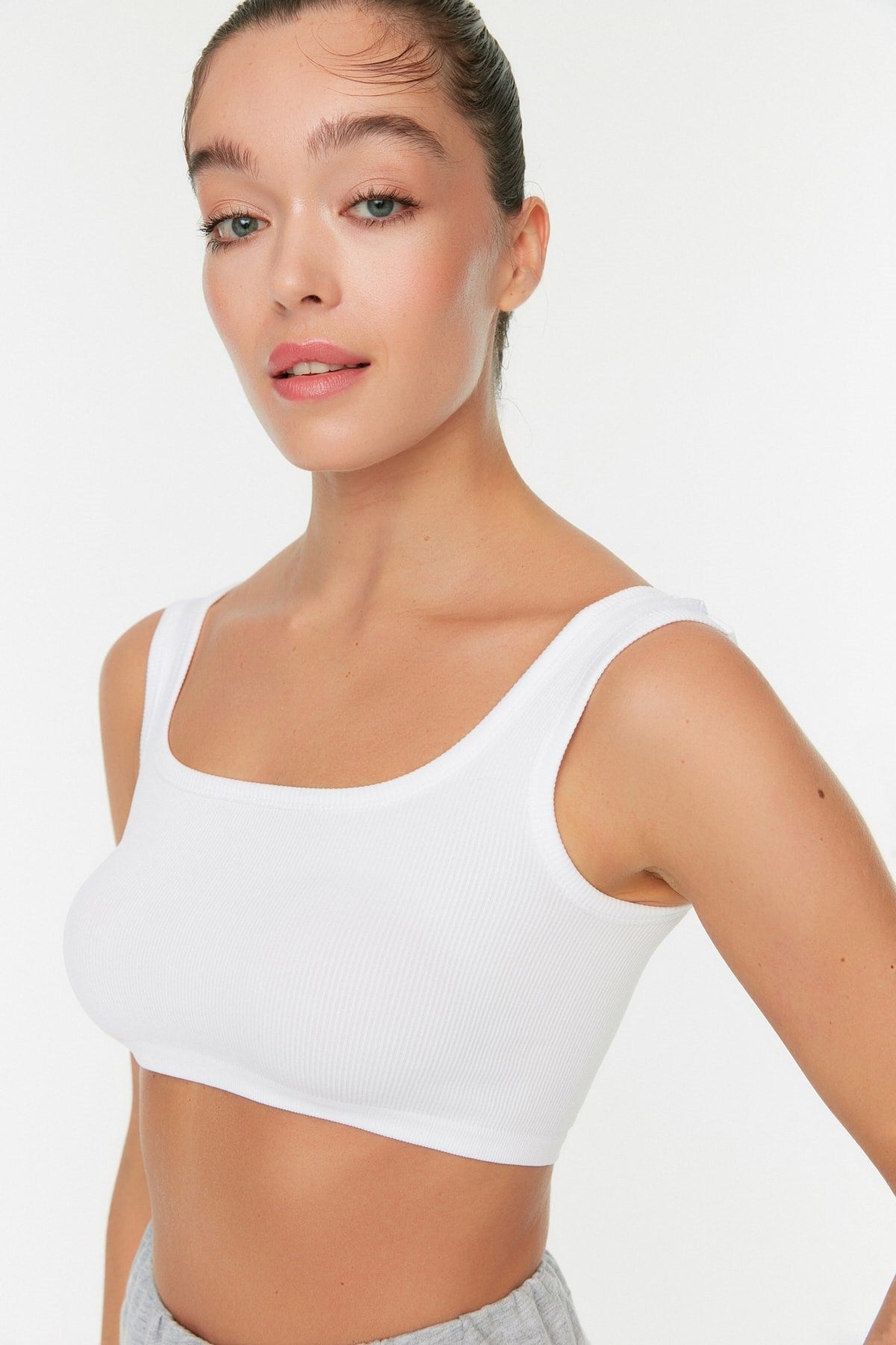 White Seamless/seamless Ribbed And Lightweight Support/styling Sports Bra Twoss21ss0008