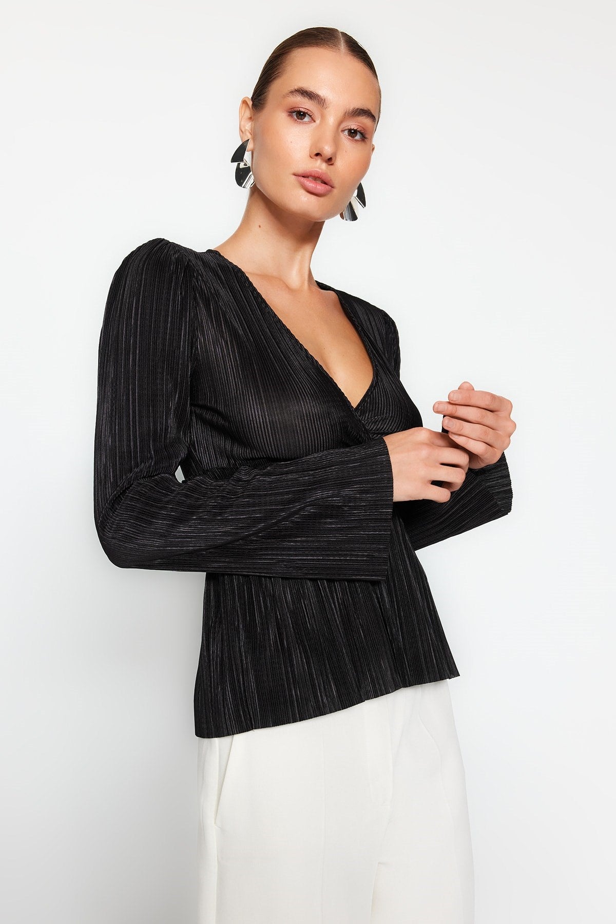 Black Pleated Detail Double-breasted Closure Ruffle V-neck Blouse Twoaw24bz00278