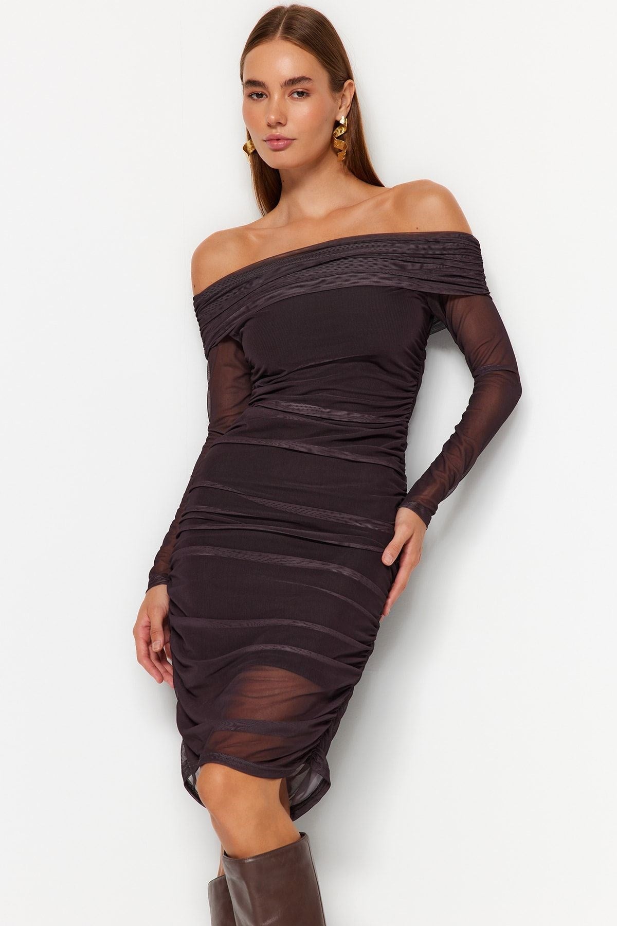 Brown Carmen Neckline Body-fitting Tulle Lined Midi Ruffle Knit Dress Twoaw24el00146