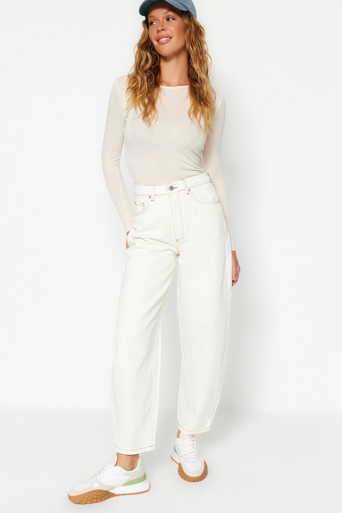 White High Waist Barrel Jeans Twoss23je00295