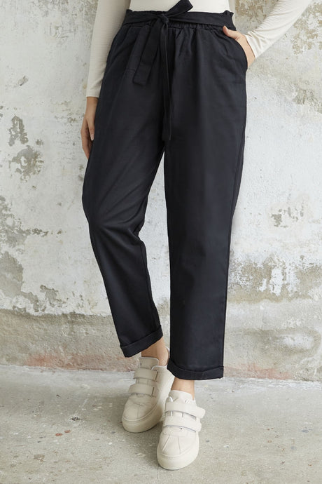 Norisa Belted Gabardine Carrot Pants - Black Ms00in200143