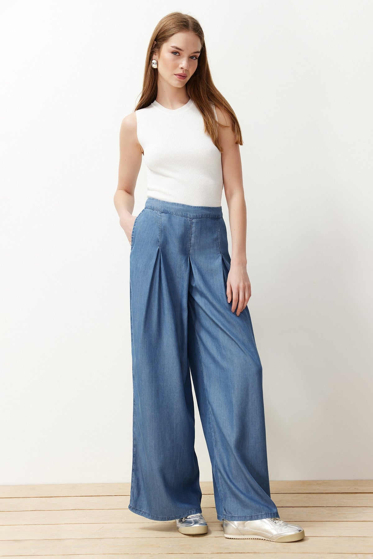 Dark Blue 100% Tencel™ Pleated High Waist Wide Leg Jeans Twoss24je00296