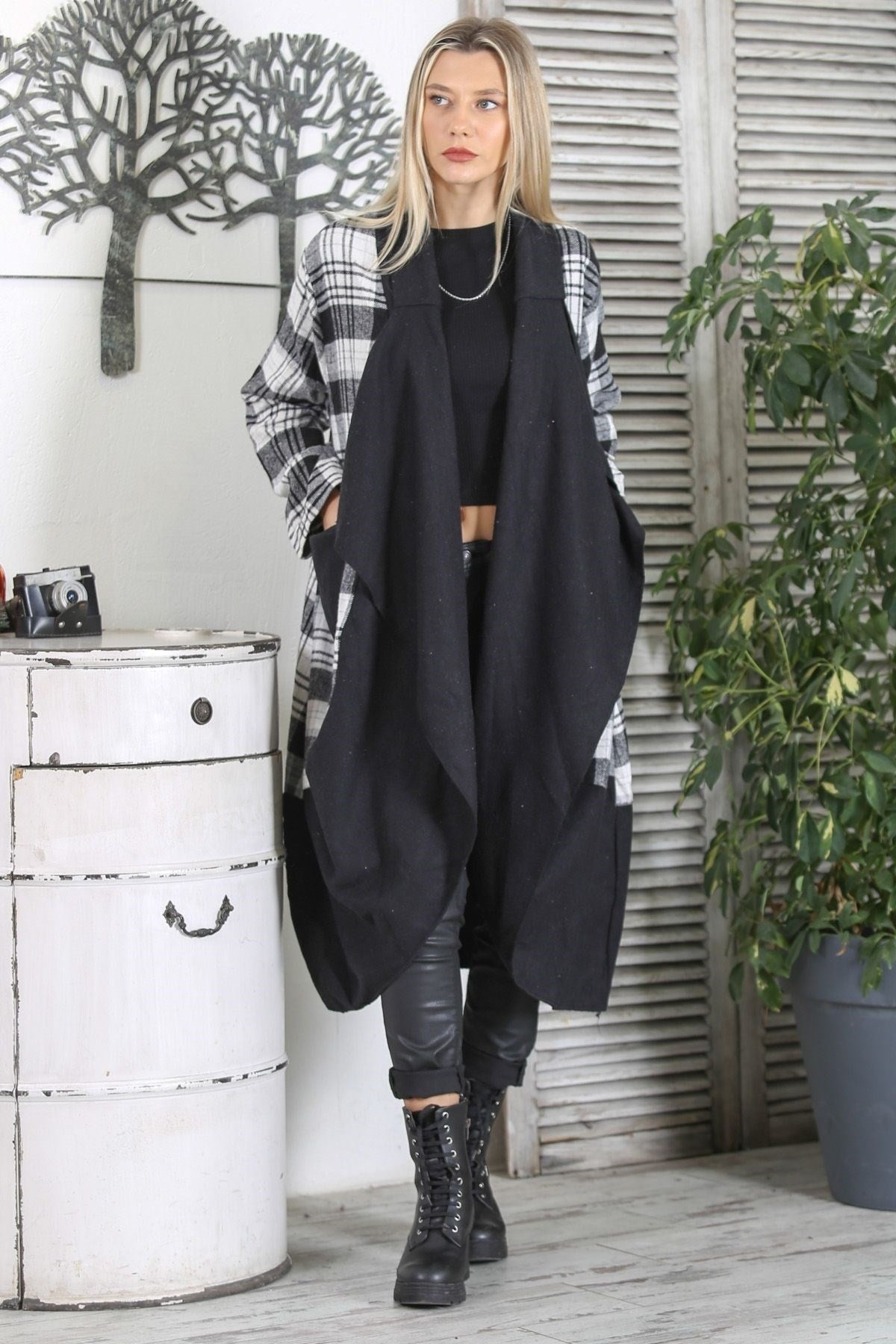 Black And White Handkerchief Collar Long Sleeve Plaid Double Pockets Long Fit Woven Slipknot Coat M1