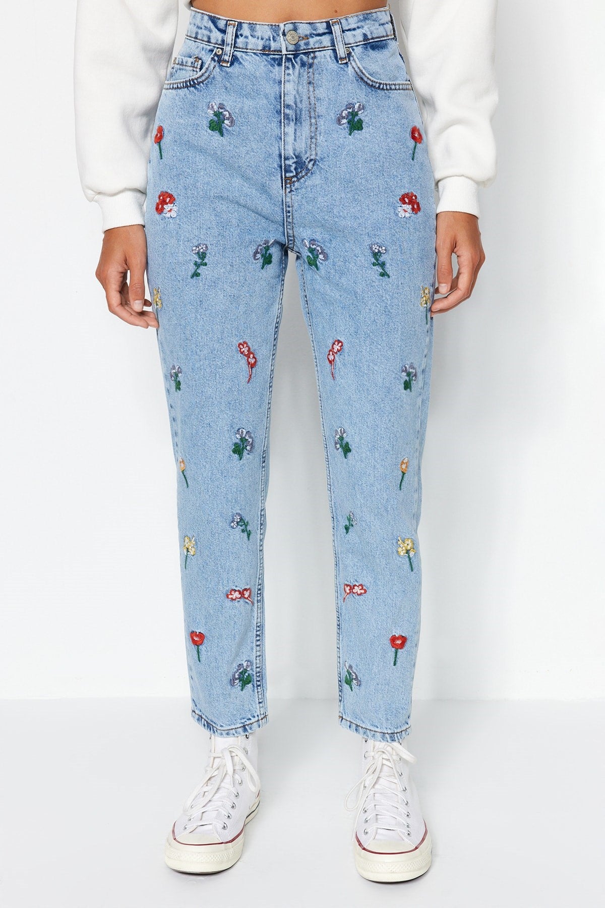 Blue Embroidered High Waist Mom Jeans Twoss21je0591