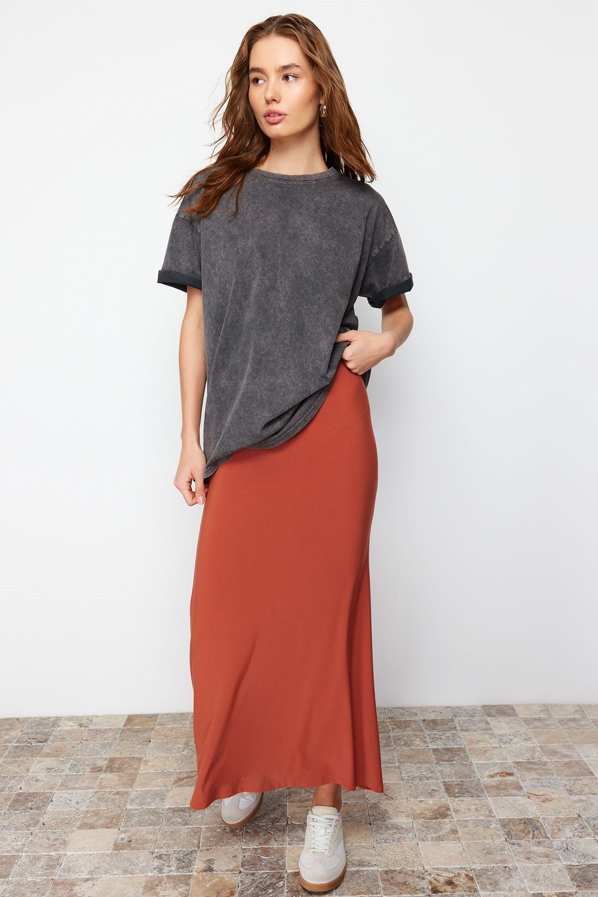 Cinnamon Body-fitting Fish Form Flexible Maxi Skirt Twoss24et00155