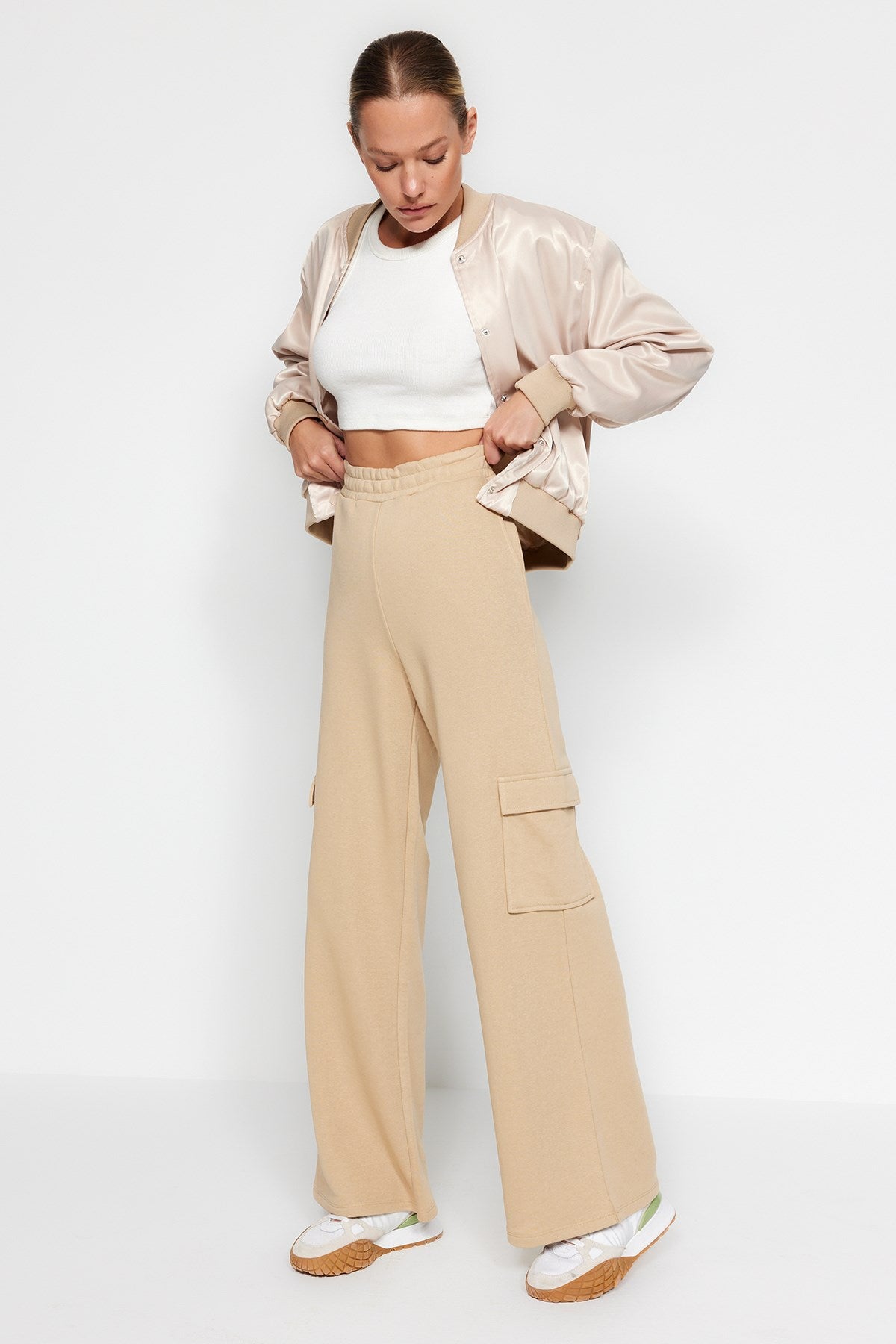 Beige Thick Wide Leg/wide Leg Cargo Pocket Knitted Sweatpants Twoaw24ea00018