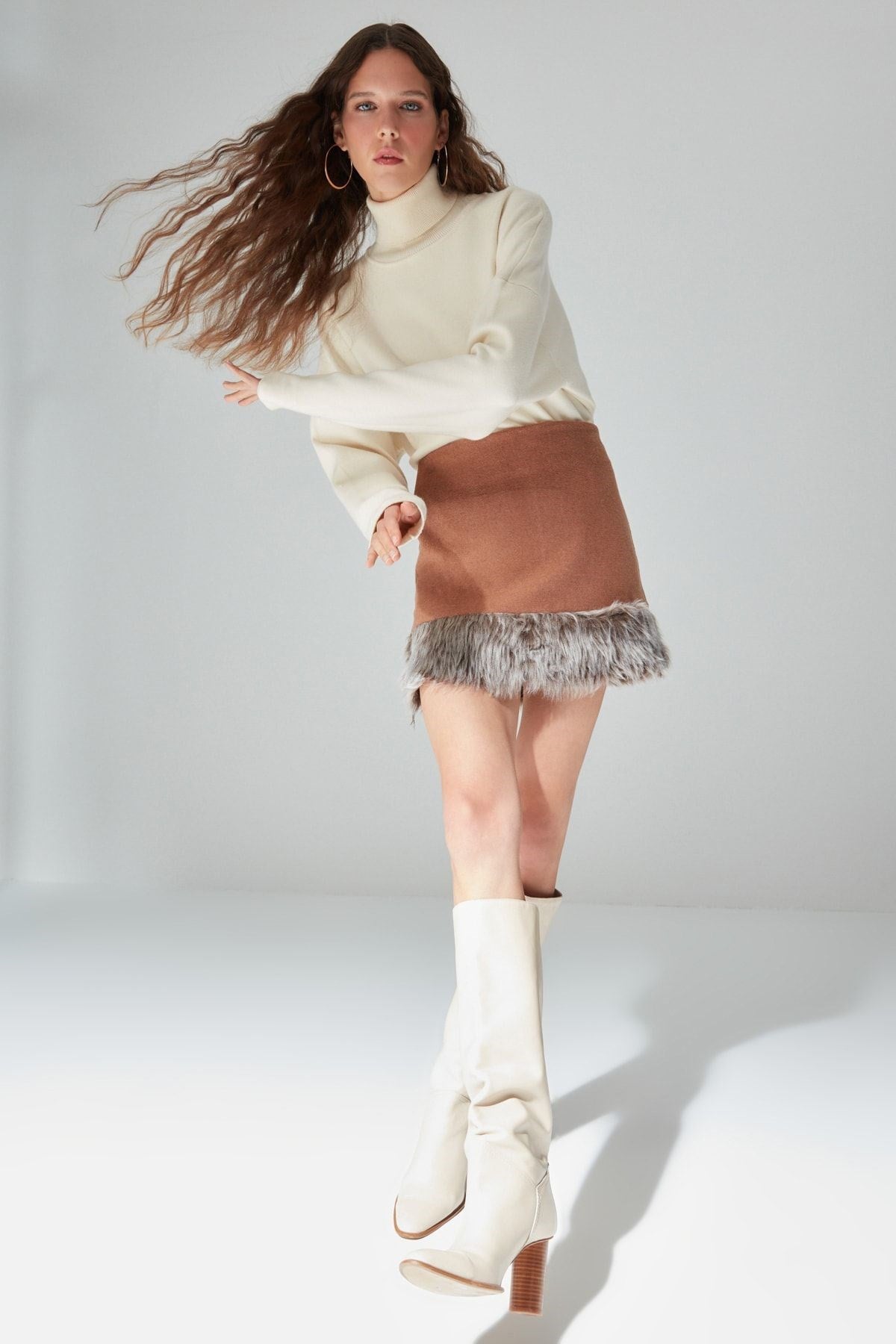 Camel Hem Plush Detailed Super Mini Woven Skirt Twoaw23et00300