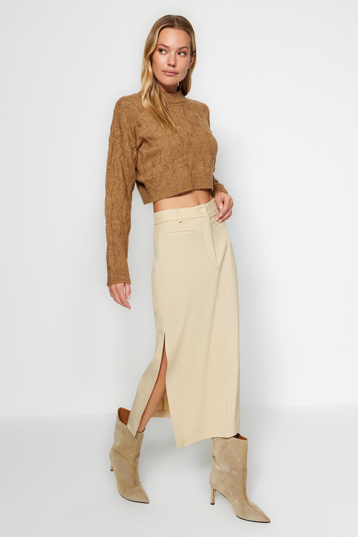 Beige Crop Crew Neck Knitwear Sweater Twoaw24kz00695