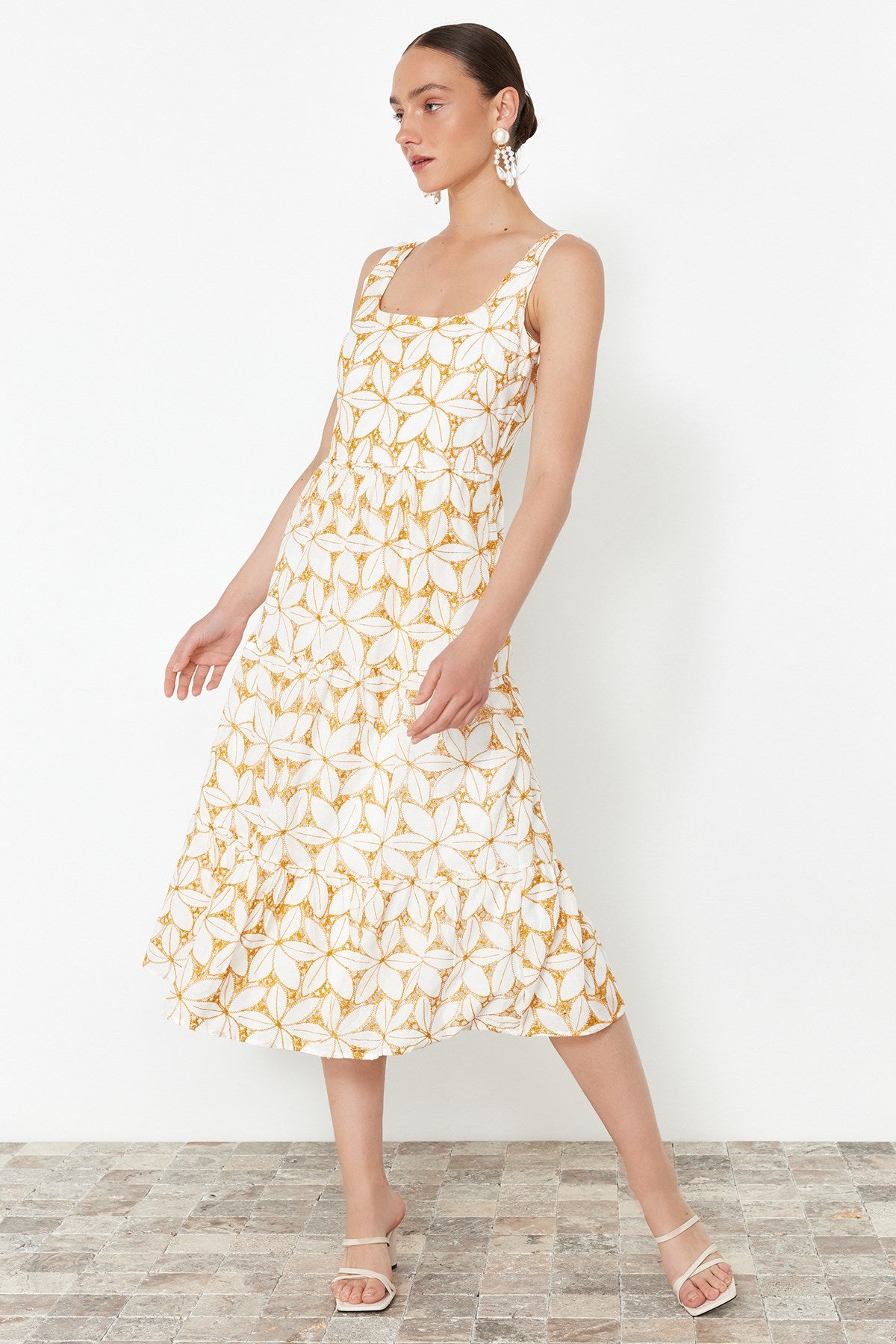 Yellow V-neck Midi Woven Floral Embroidery Dress Twoss24el00796