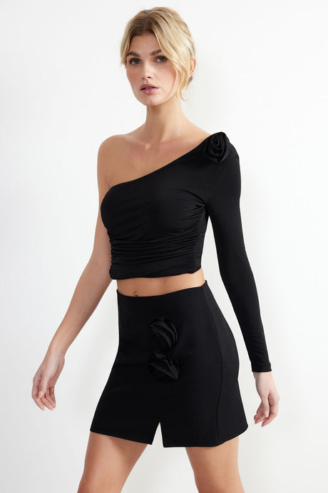 Black Front Rose Detailed Slit Detailed Mini Woven Skirt Twoss24et00110