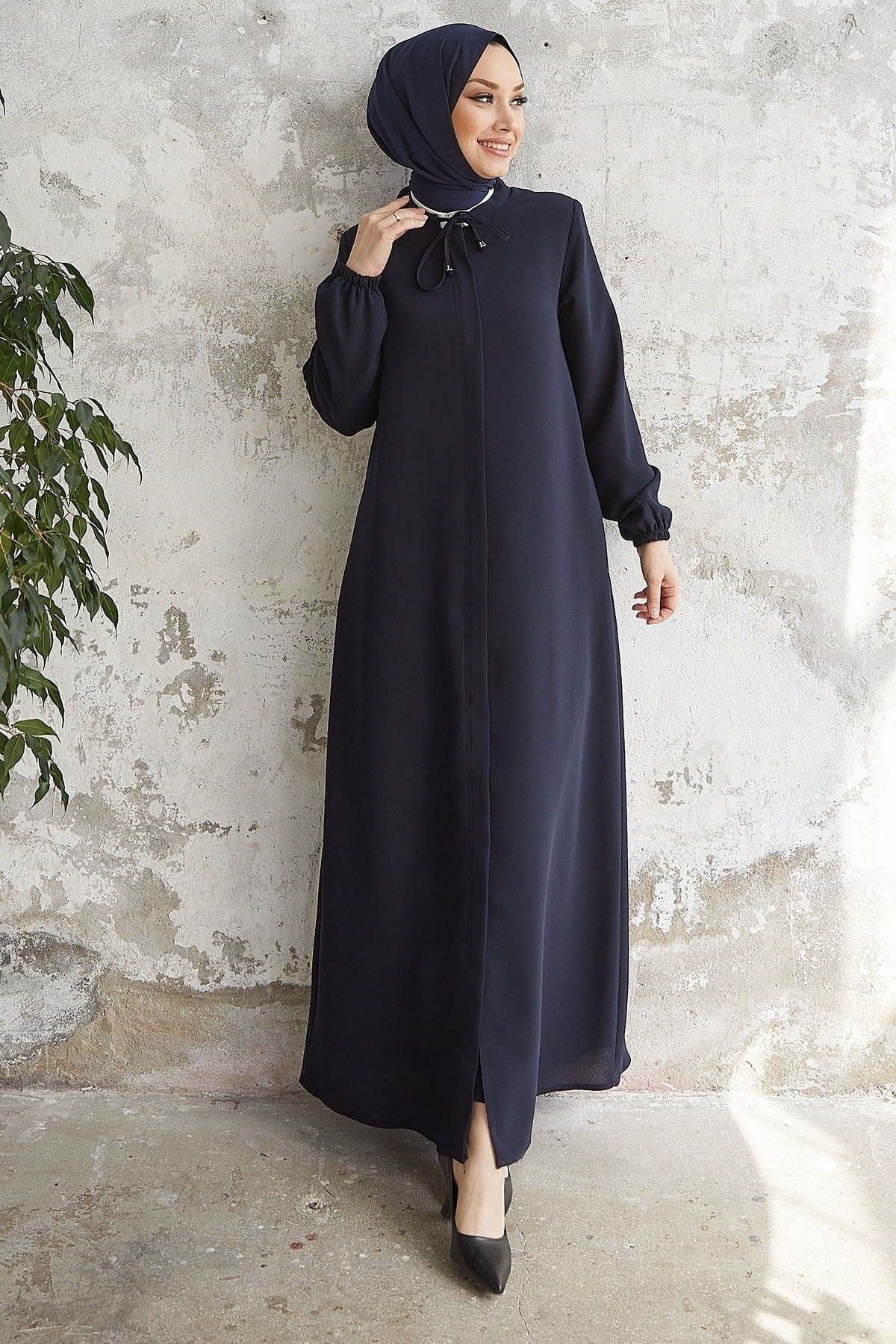 Hidden Patched Abaya With Lace-up Collar - Black Ms00tp00054