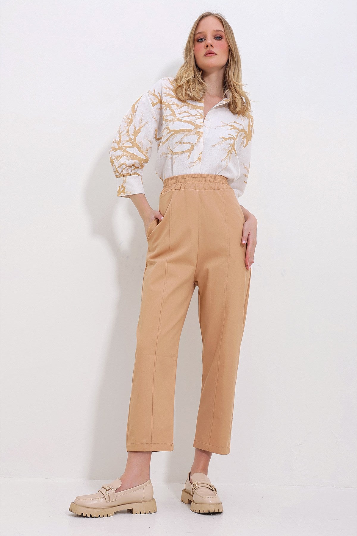 Women's Camel 3 Pockets Waist Elastic Front Stitched Gabardine Pants Alc-x11417