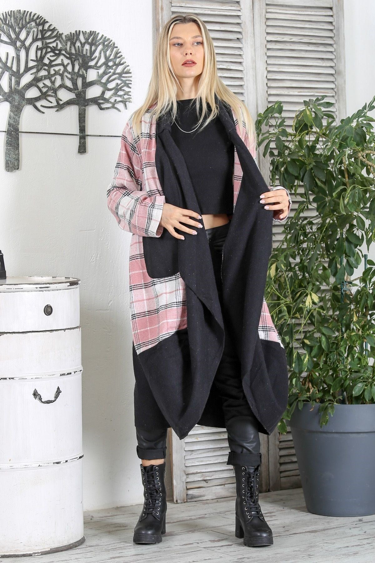 Black And White Handkerchief Collar Long Sleeve Plaid Double Pockets Long Fit Woven Slipknot Coat M1