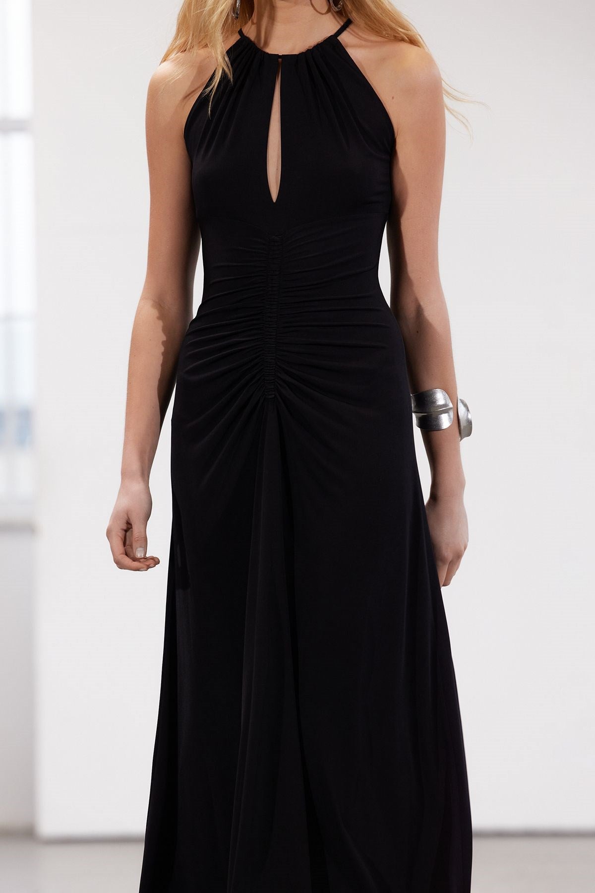 Limited Edition Black Window/cut Out Detailed Night Long Evening Dress Tprss24ae00049