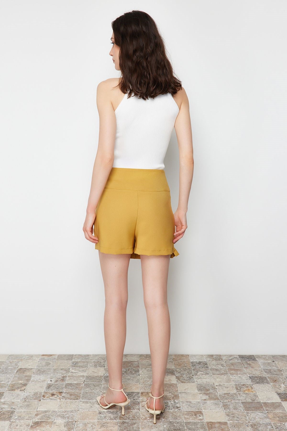 Camel Buckle Detailed Pleated Woven Shorts Skirt Twoss24sr00044