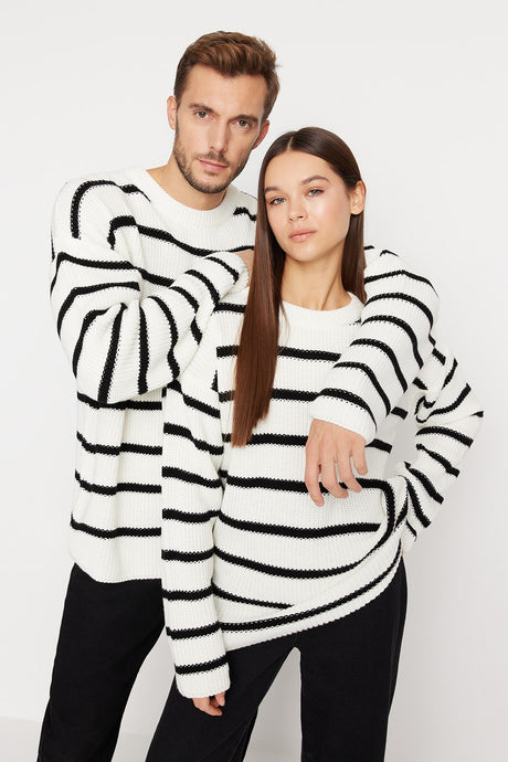 Ecru Unisex Oversize Fit Wide Pattern Cycling Collar Striped Knitwear Sweater Tmnaw23kz00285