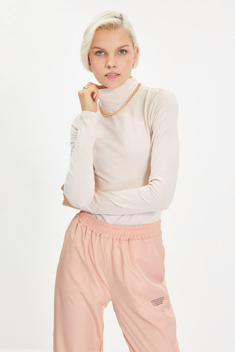 Beige Stand-up Collar Snap Knit Body Twoaw21bd0008