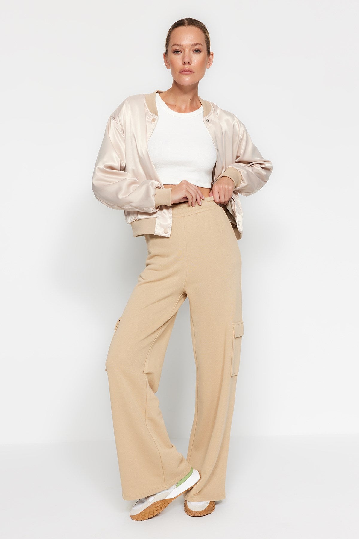 Beige Thick Wide Leg/wide Leg Cargo Pocket Knitted Sweatpants Twoaw24ea00018