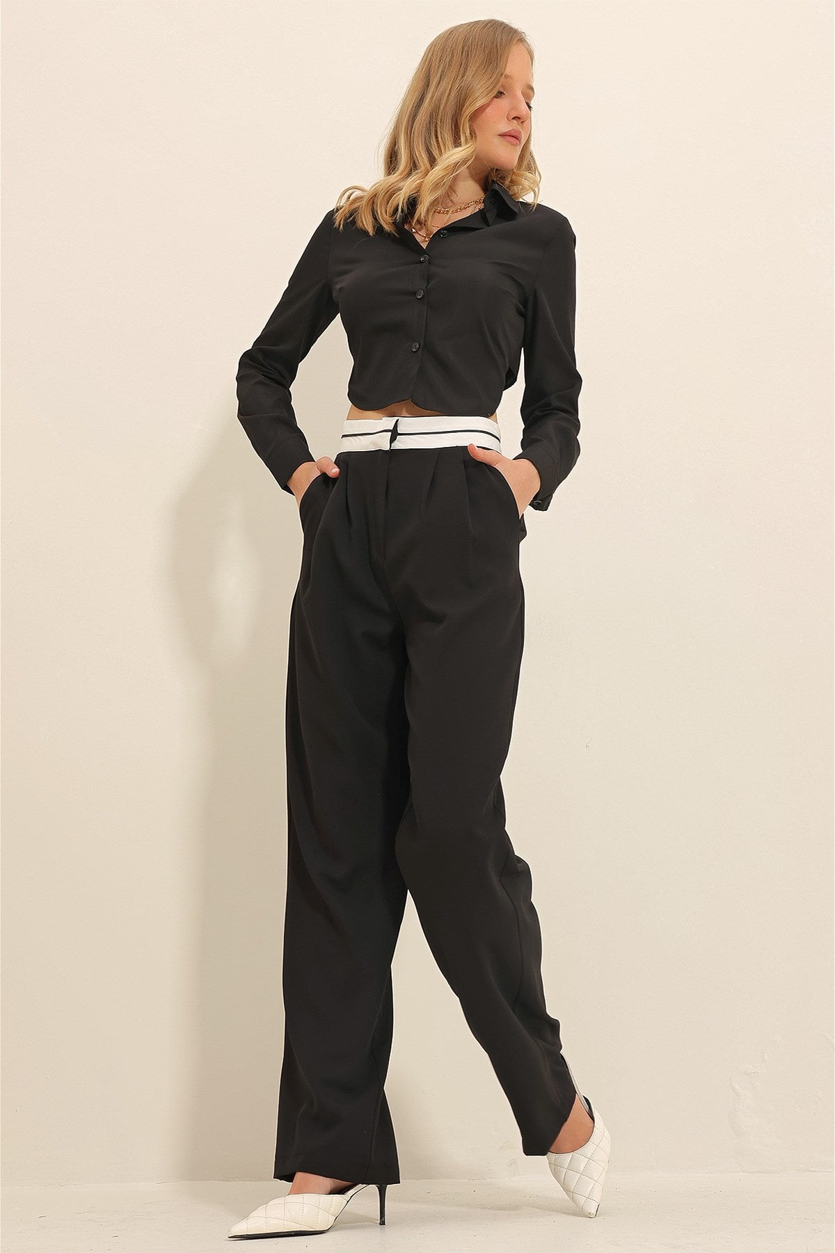 Women's Black Belt Connecting Pleated Double Pockets Palazzo Pants Alc-x11313