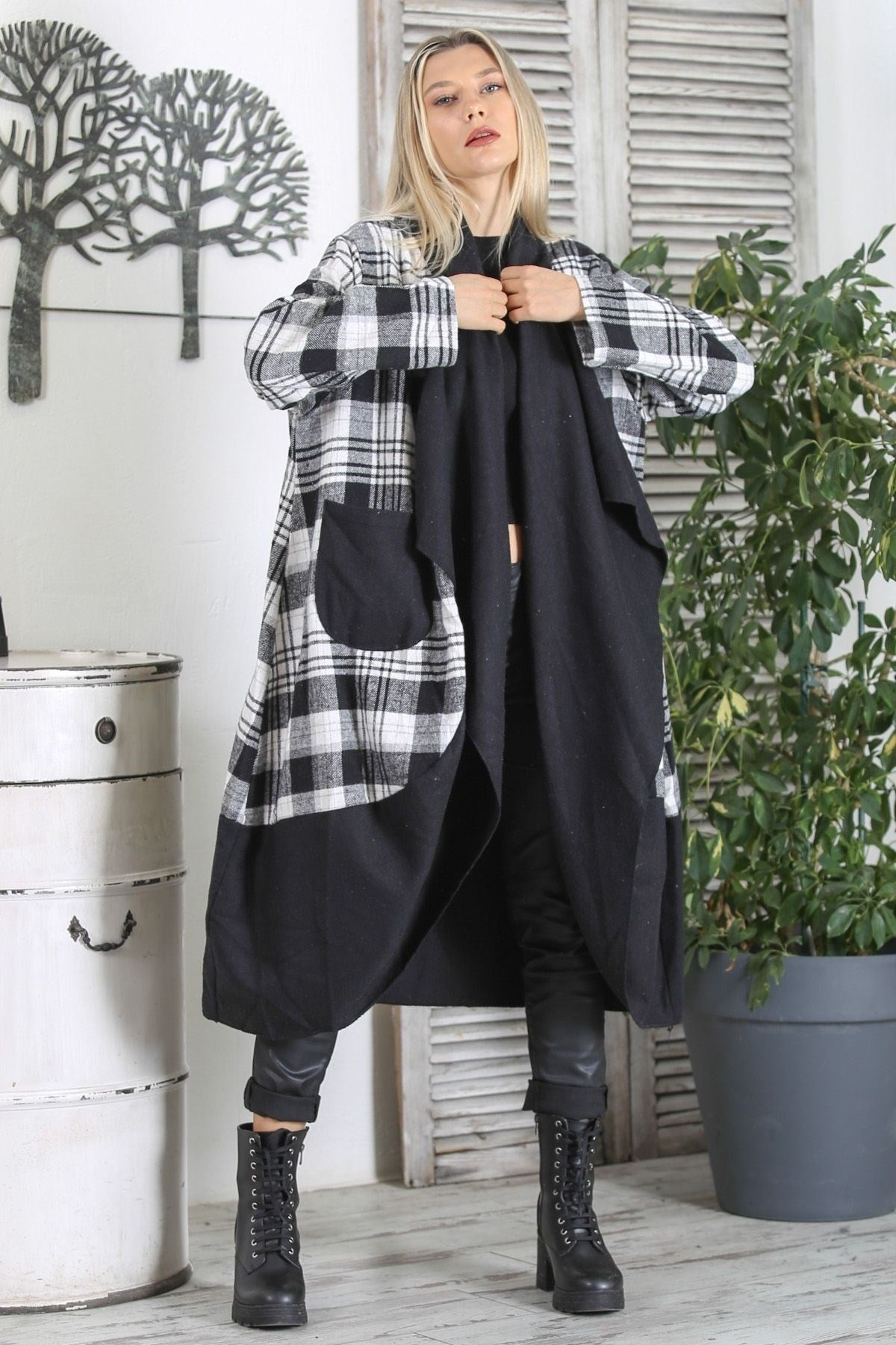 Black And White Handkerchief Collar Long Sleeve Plaid Double Pockets Long Fit Woven Slipknot Coat M1