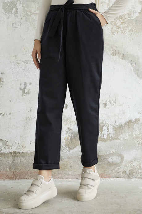 Norisa Belted Gabardine Carrot Pants - Black Ms00in200143