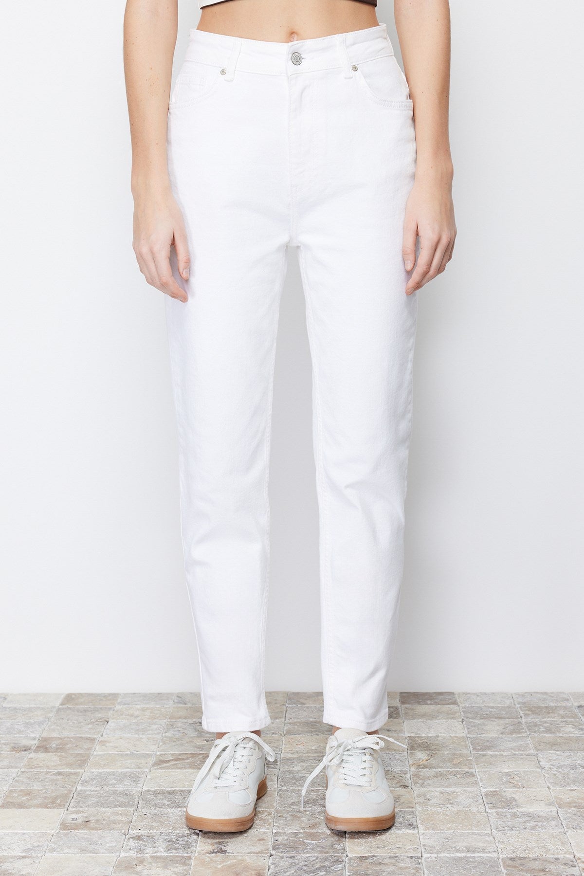 White More Sustainable High Waist Mom Jeans Twoss24je00122