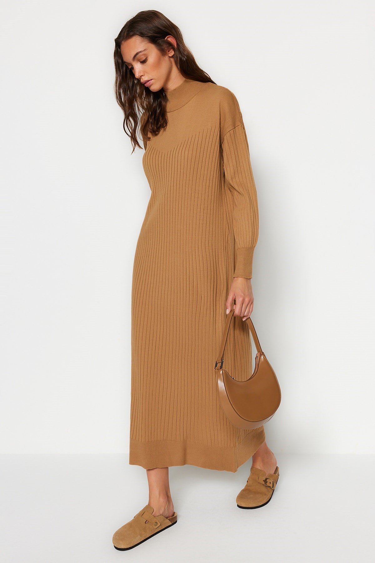 Camel Stand-up Collar Knitwear Dress Tctaw24eb00015