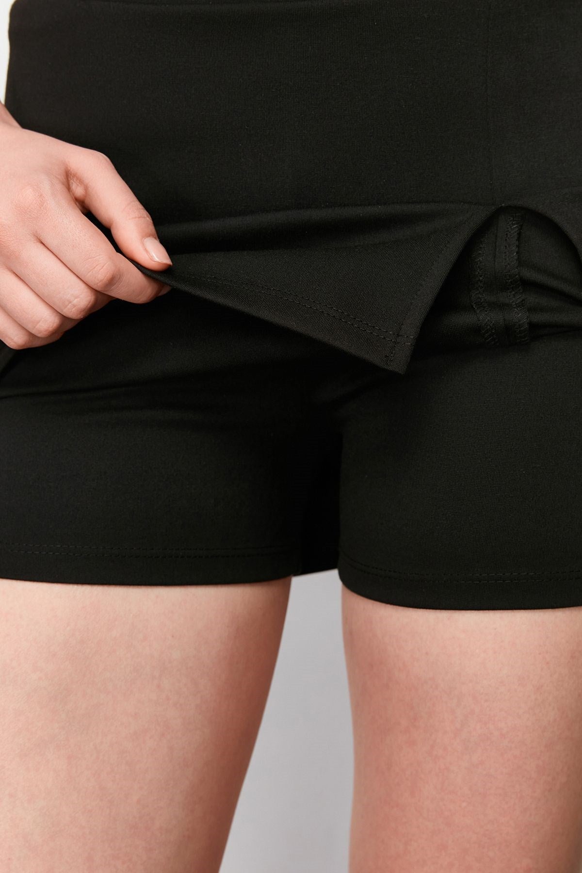 Black Flexible Mini Shorts Skirt Twoss24et00157