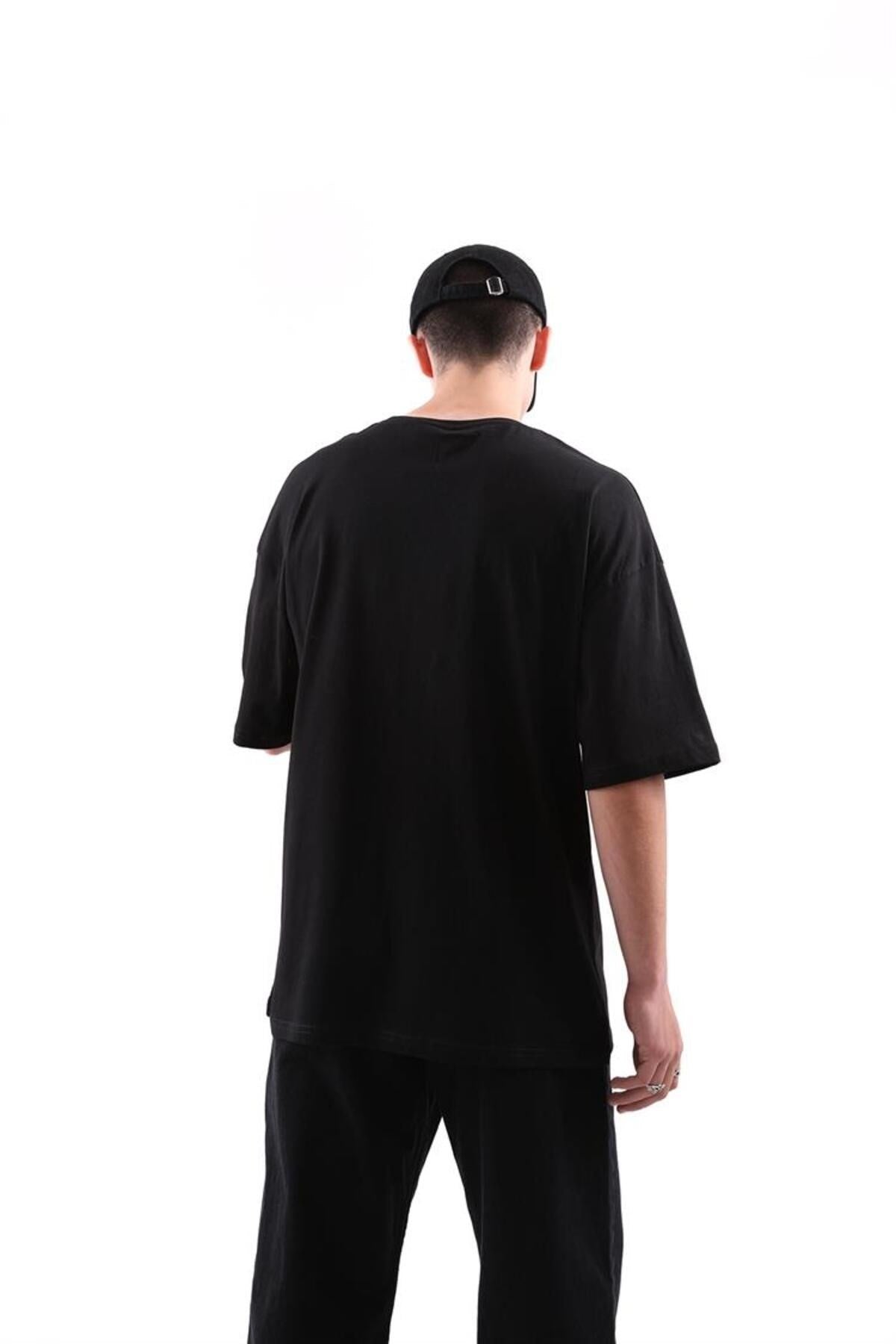 Black Oversize T-shirt With Diffuse Printed Badge Accessory Flaw-015-005-085