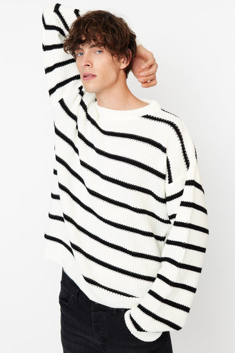 Ecru Unisex Oversize Fit Wide Pattern Cycling Collar Striped Knitwear Sweater Tmnaw23kz00285